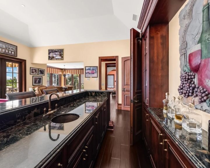 kitchen-countertops-sarasota-fl-720x576px Luxurious home bar with marble countertop