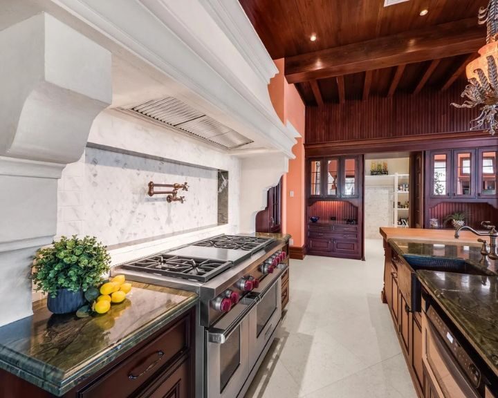 kitchen-remodel-in-sarasota-fl-720x576px Luxurious rustic kitchen with modern appliances.