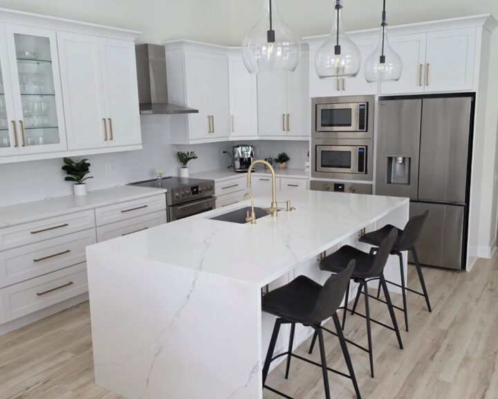 kitchen-remodeling-in-sarasota-fl Modern kitchen with white cabinets and island.