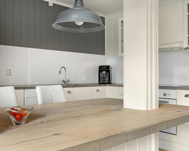 wooden-kitchen-countertops-sarasota-fl-720x576px Modern kitchen with wooden countertop and appliances.